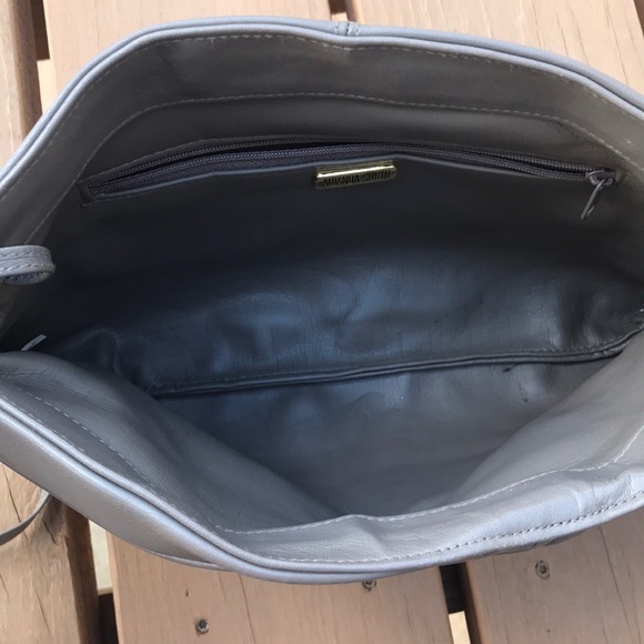 ⭐️Amanda Smith gray clutch - Picture 4 of 5